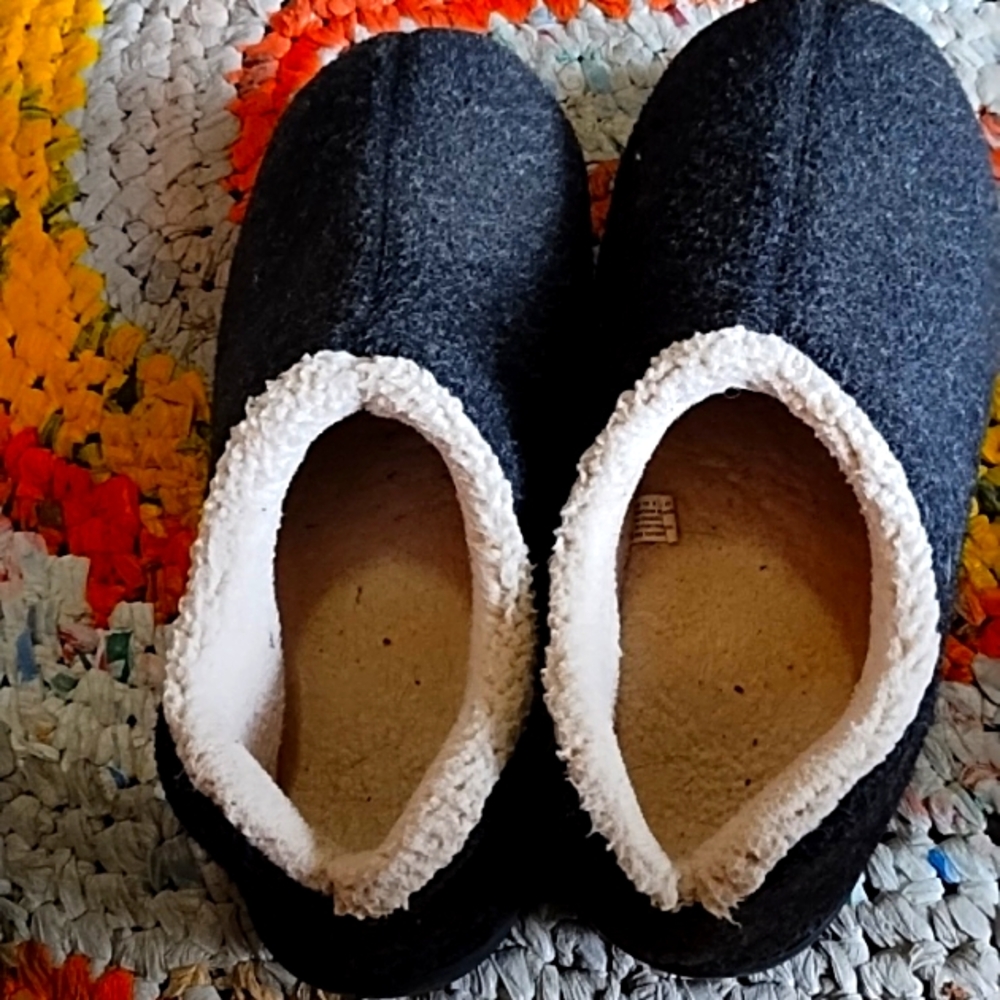 Indoor outdoor slippers